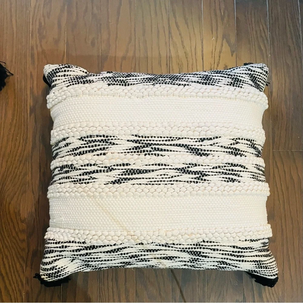 TWO COTTON TEXTURED TASSEL THROW DECORATIVE PILLOWS 18x18 INSERTS INCLUD…